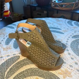 Chic Olive Wedge Sandals